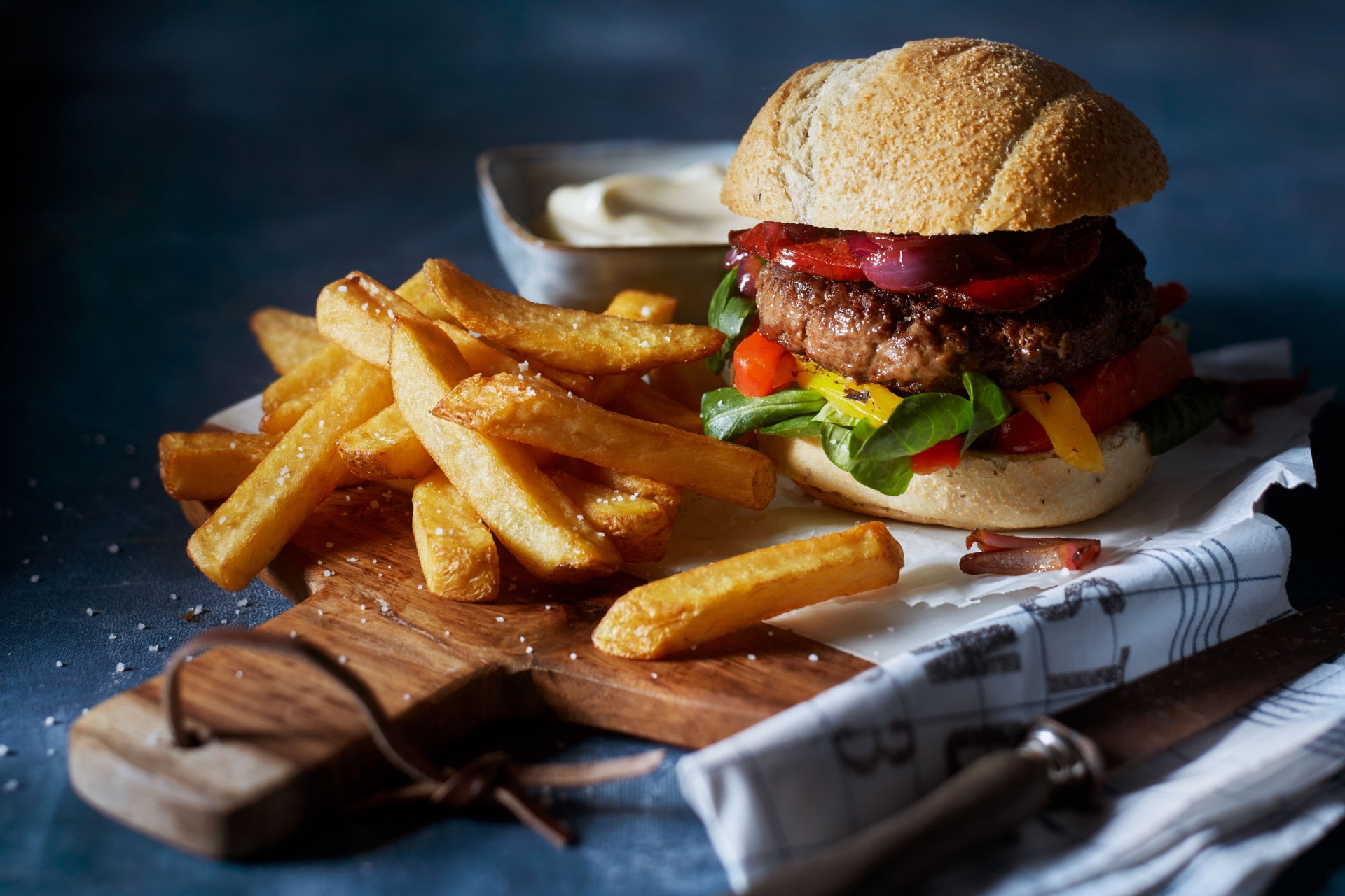 aviko_pure-rustic-fries-with-burger