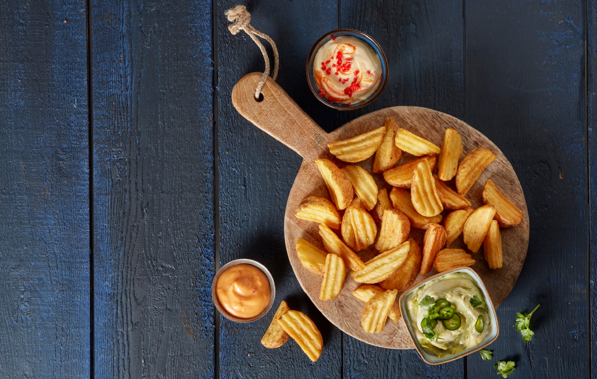 aviko-crunchy-shapes-crinkle-wedges-skin-on-header-1920-920