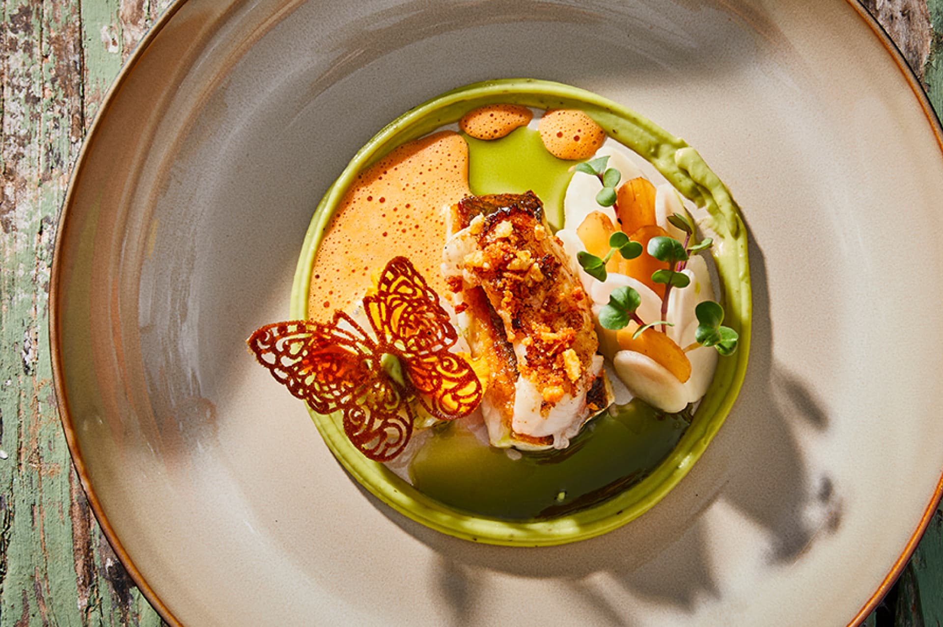Recept image herbal puree with sea bass, langoustine and rösticrumble