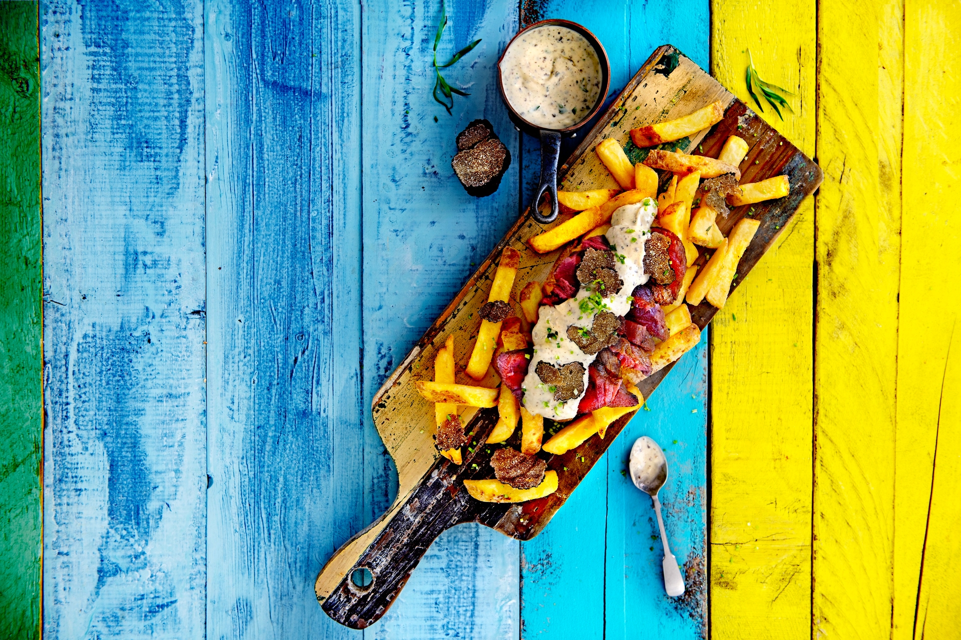 header-steak-loaded-fries-with-truffle-bearnaise